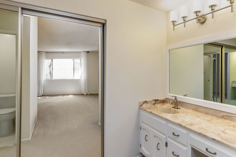 Main Bathroom (1)
